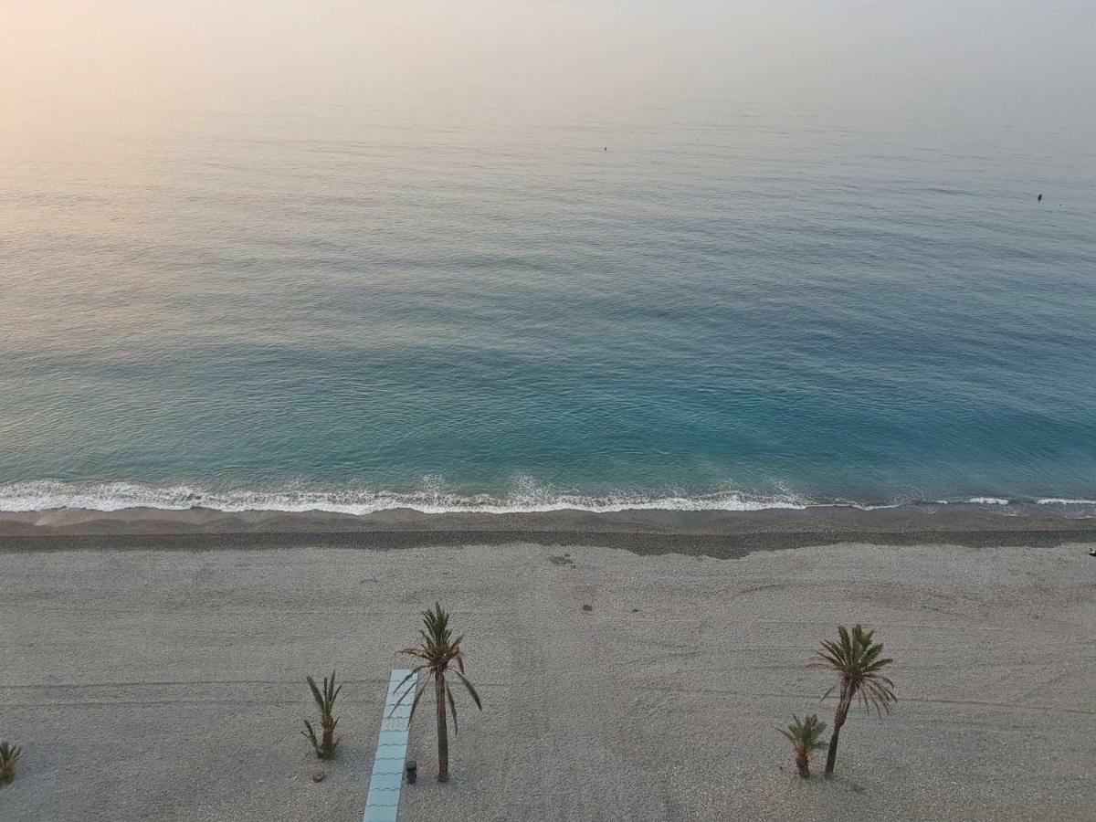 Atico En Almunecar. Primera Linea De Playa Con Vistas Espectaculares Ngoại thất bức ảnh